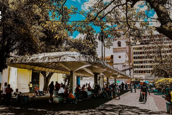 crisis de atencion, puesto de lustrabotas en Tegucigalpa